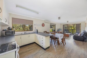 高級小屋 (Superior Cabin 5pax) | 私人廚房 | 微波爐、爐台、烤麵包機、鍋具/餐盤/廚房用品