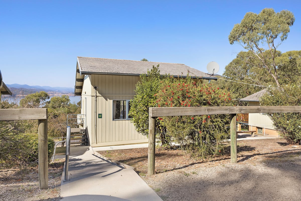 Deluxe Cabin - Sleeps 6 | Garden view