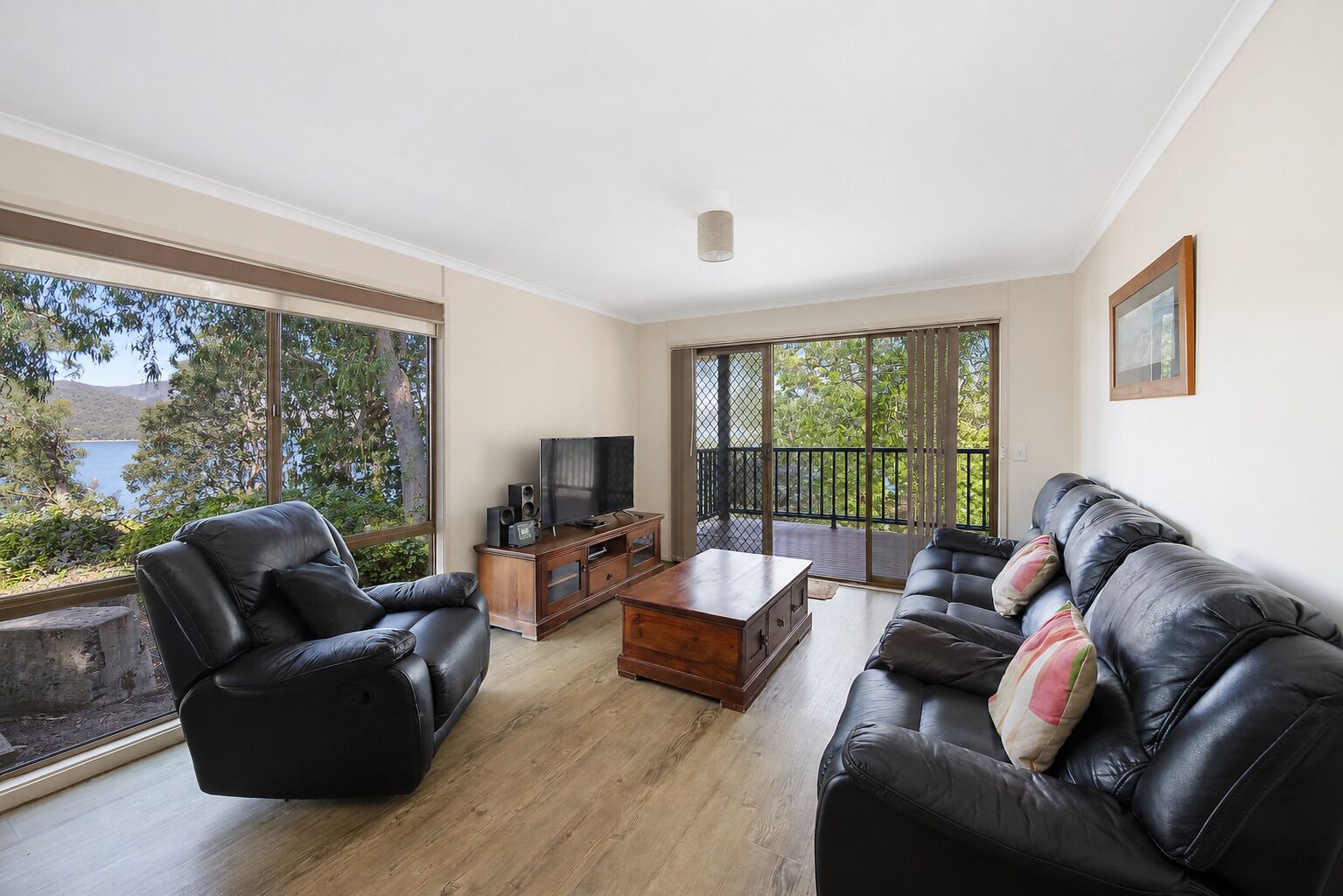 Superior Cabin - Sleeps 5 | Living area