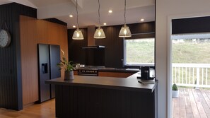 Refrigerador, microondas, horno y lavavajillas