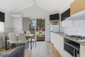 Deluxe Cabin - Sleeps 7 | Living area | 32-inch flat-screen TV with cable channels, TV