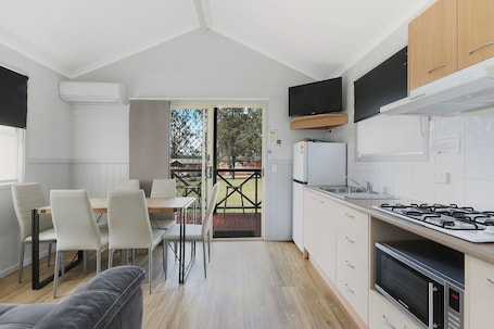 Deluxe Cabin - Sleeps 7 | Living area | 32-inch flat-screen TV with cable channels, TV