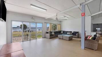 Bunkhouse | Living area