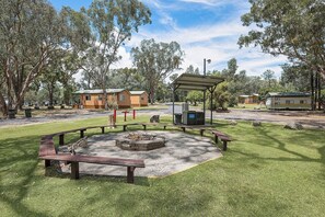 Deluxe Cabin - Sleeps 7 | Park view - Reflections Copeton Waters - Holiday Park (Copeton)