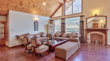 4 Room Cottage | Living area