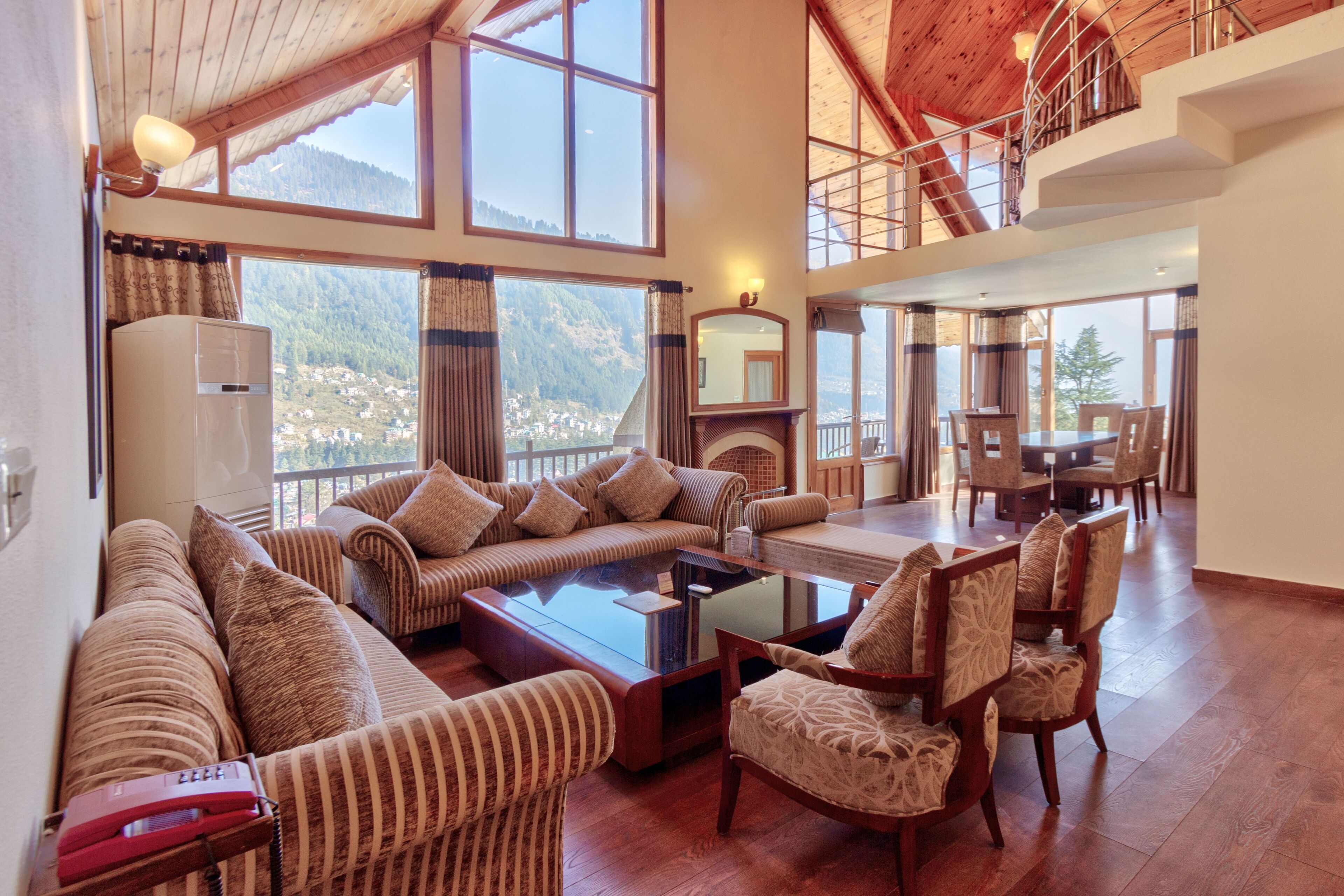 4 Room Cottage | Living area | 32-inch flat-screen TV with cable channels, TV