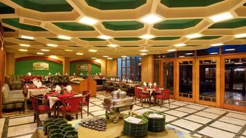 Desayuno continental diario (INR 395 por persona)