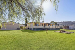 Deluxe Cabin - Sleeps 8 | Iron/ironing board, bed sheets