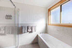 Cabana luxo, 3 quartos | Banheiro | Papel higiênico 