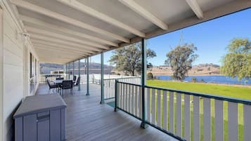 Deluxe Cabin - Sleeps 8 | Terrace/patio