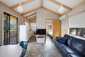 Living area - Reflections Grabine Lakeside - Holiday Park (Bigga)