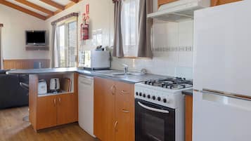豪華小屋 (Sleeps 7) | 私人廚房 | 大型雪櫃/冰箱、微波爐、焗爐、爐具