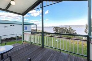 Deluxe Cabin - Sleeps 5 | Balcony view - Reflections Lake Burrendong - Holiday Park (Mumbil)
