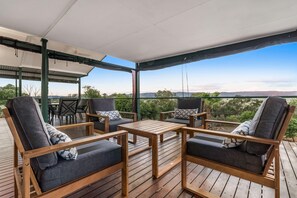 Superior Cabin - Sleeps 8 | Terrace/patio - Reflections Lake Burrendong - Holiday Park (Mumbil)