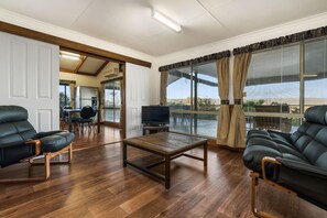 Superior Cabin - Sleeps 8 | Living room - Reflections Lake Burrendong - Holiday Park (Mumbil)