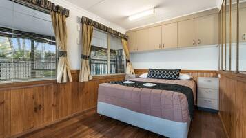 Superior Cabin - Sleeps 8 | 3 bedrooms, iron/ironing board, bed sheets