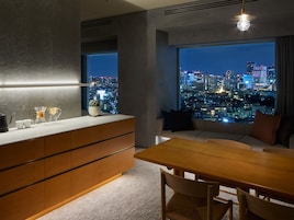 In-room safe, free WiFi, bed sheets