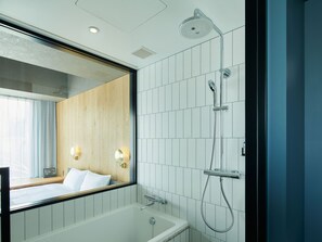 Hair dryer, slippers, bidet, towels - sequence MIYASHITA PARK (Tokyo)