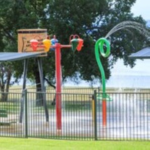 Tempat bermain anak - outdoor