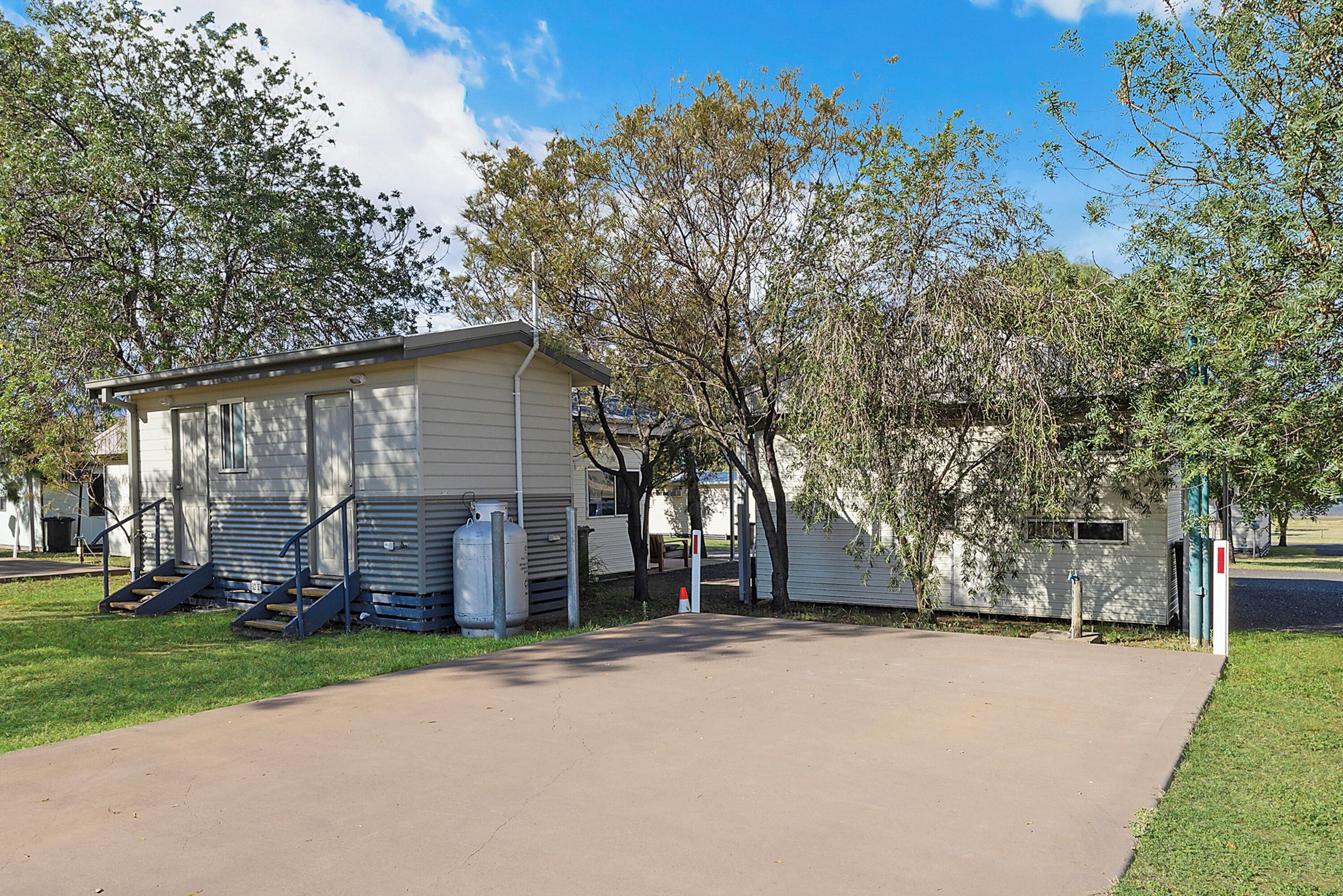 Economy Cabin - Sleeps 4 (with ensuite) | Terrace/patio