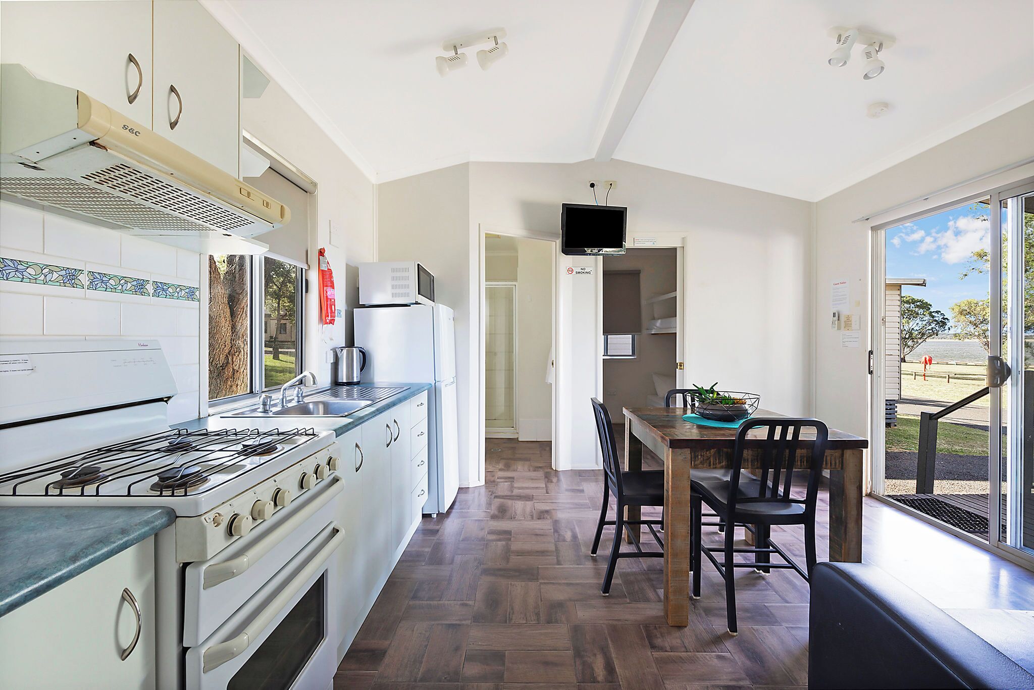 Standard Cabin - Sleeps 4 - Dog Friendly | Private kitchen