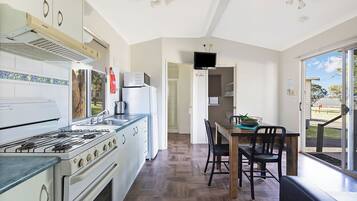 Standard Cabin - Sleeps 4 - Dog Friendly | Private kitchen
