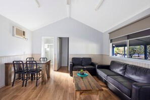 標準小屋 (Sleeps 6) | 客廳