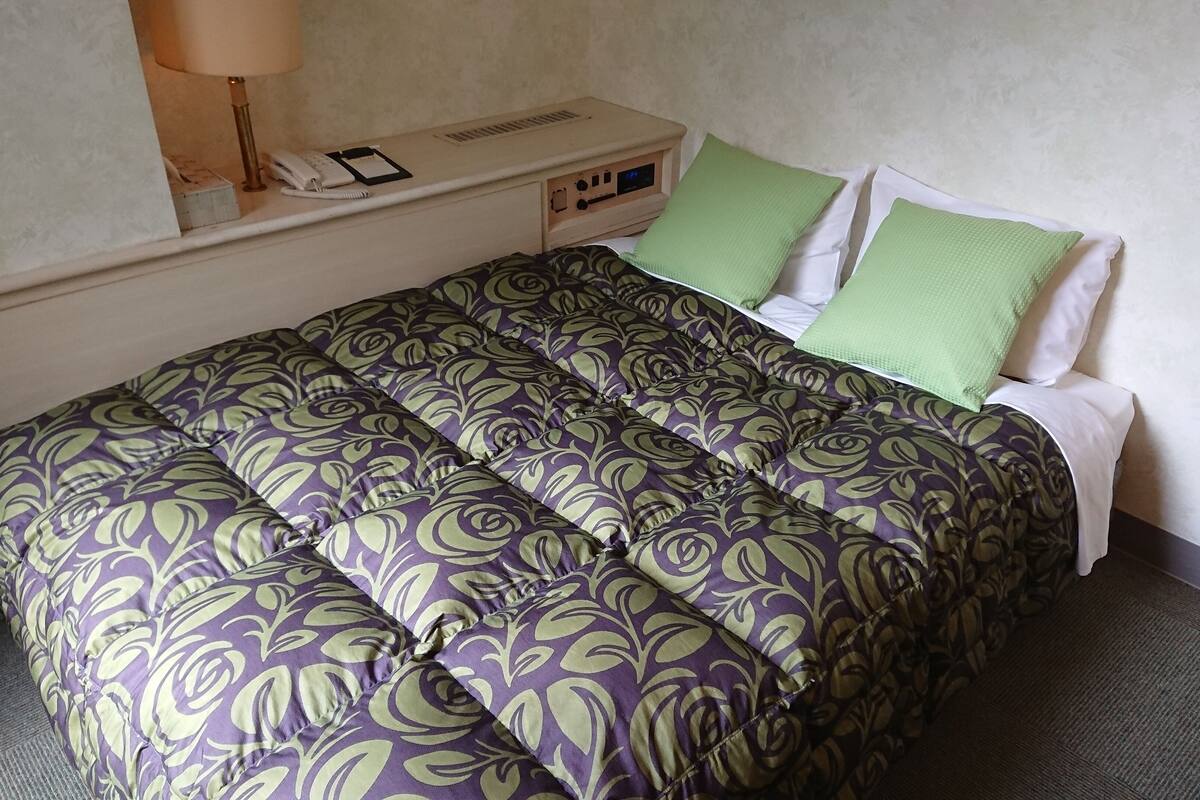 1 bedroom, desk, free wifi