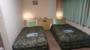 Habitación con 2 camas individuales, para fumadores | Escritorio y wifi gratis