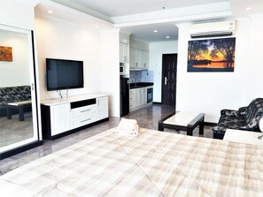 1 bedroom, bed sheets