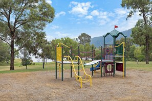 Children’s play area – outdoor - Reflections Lake Glenbawn - Holiday Park (Glenbawn)