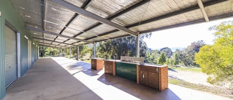 Área de parrillas y picnic