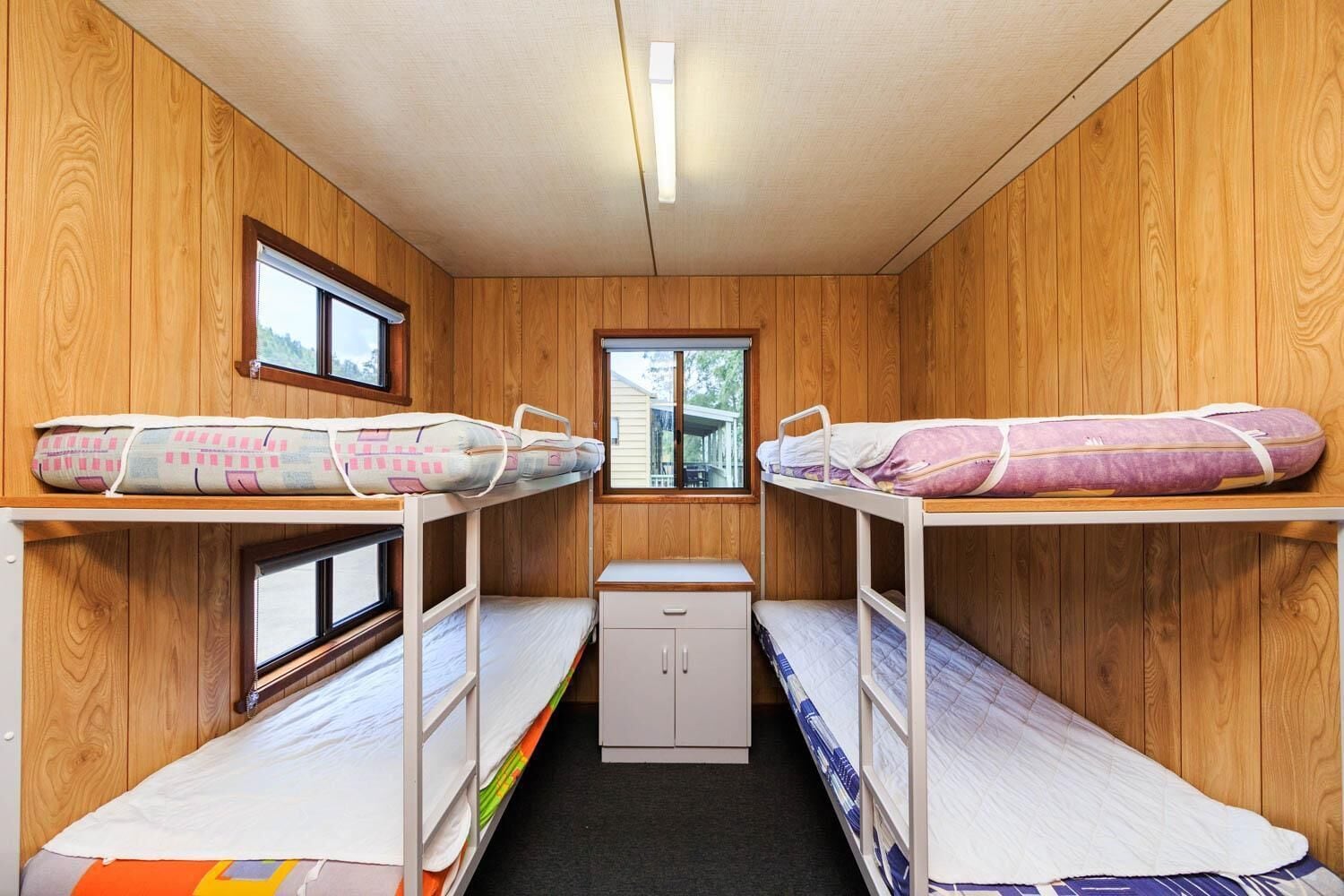 Standard Cabin - Sleeps 6 - Bungalow | Bed sheets