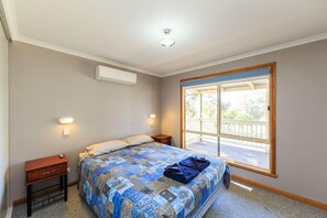 Deluxe Cabin - Sleeps 8 - The Lodge
