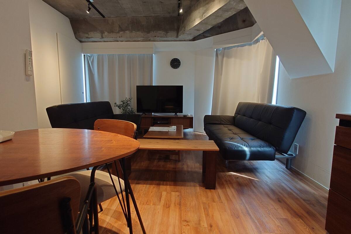 5 chambres, bureau, espace de travail pour ordinateur portable