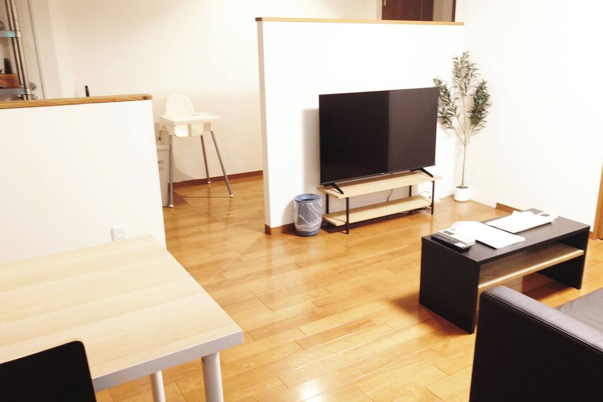 5 chambres, bureau, espace de travail pour ordinateur portable