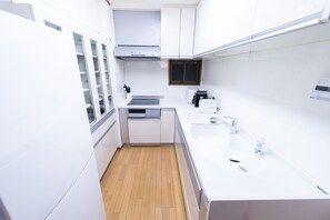 Private Vacation Home | Private kitchenette | Full-size fridge, microwave, oven, stovetop - Satellite Hotel Komagome (Tokyo)
