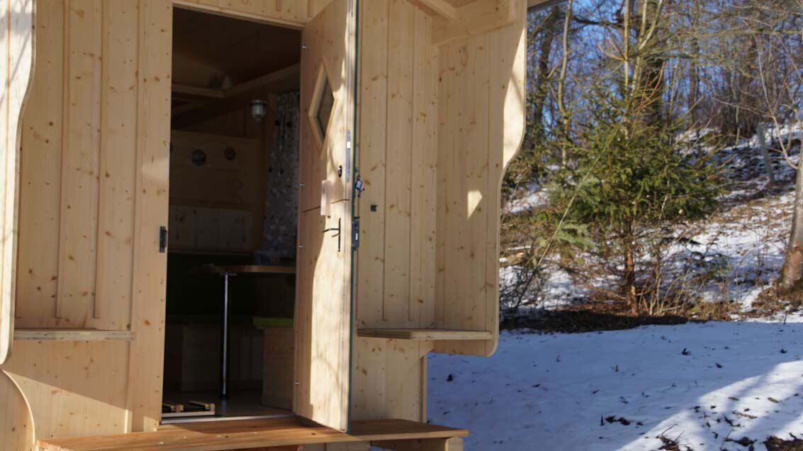 Edredón, camas con efecto memoria, cortinas blackout y insonorización 