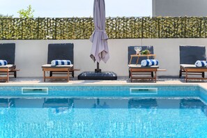 Outdoor pool, a heated pool, sun loungers - New!! Villa Celestial near Split with heated pool! (Podstrana)
