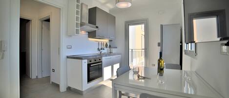 Kühlschrank, Ofen, Herdplatte, Geschirrspüler