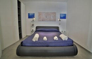 2 bedrooms, in-room safe, travel cot, free WiFi