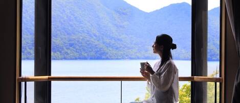 In-room safe, desk, free WiFi