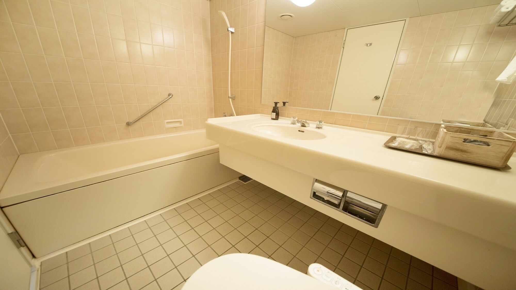 Combined shower/tub, free toiletries, hair dryer, slippers