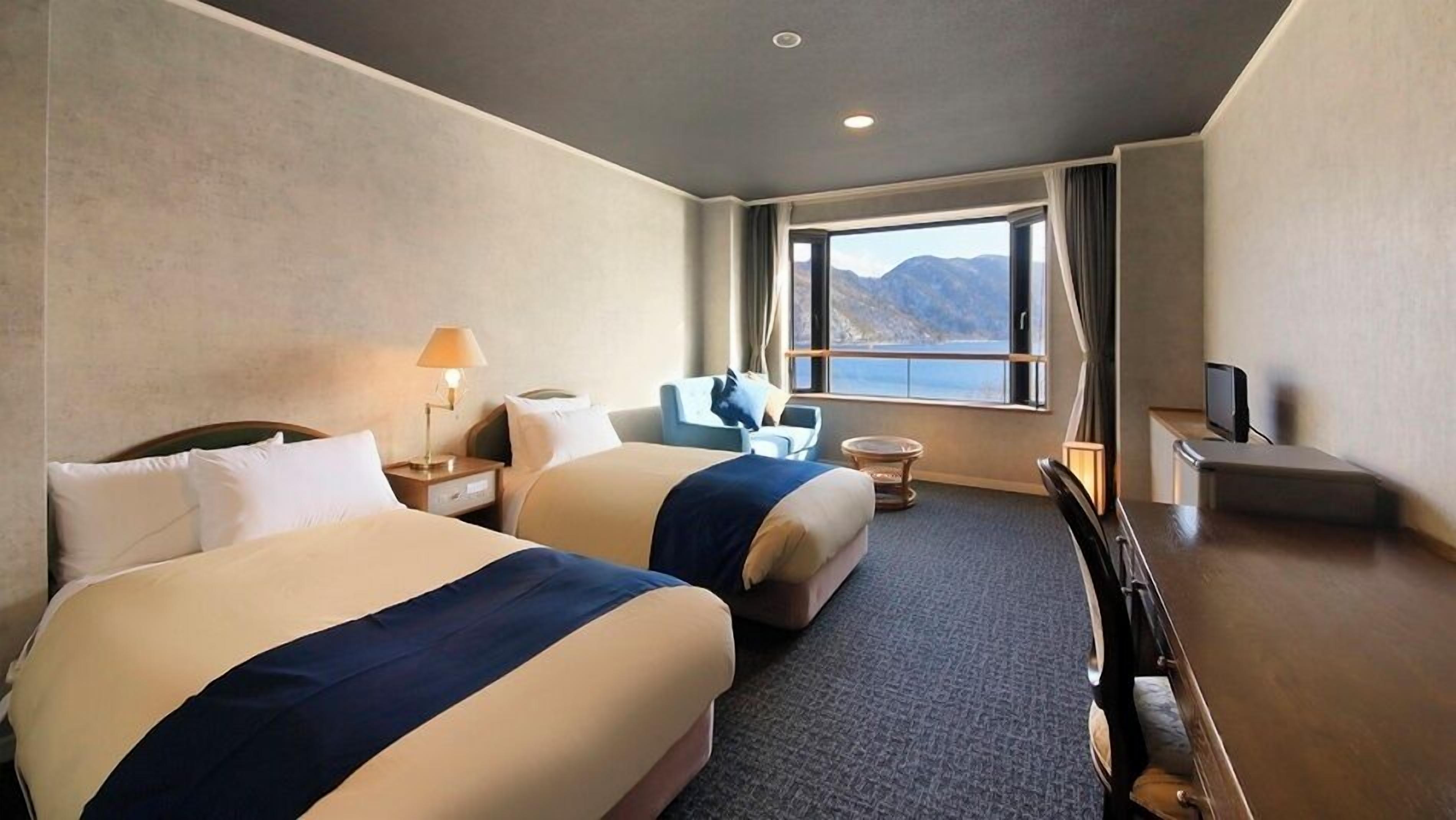 In-room safe, desk, WiFi (free)