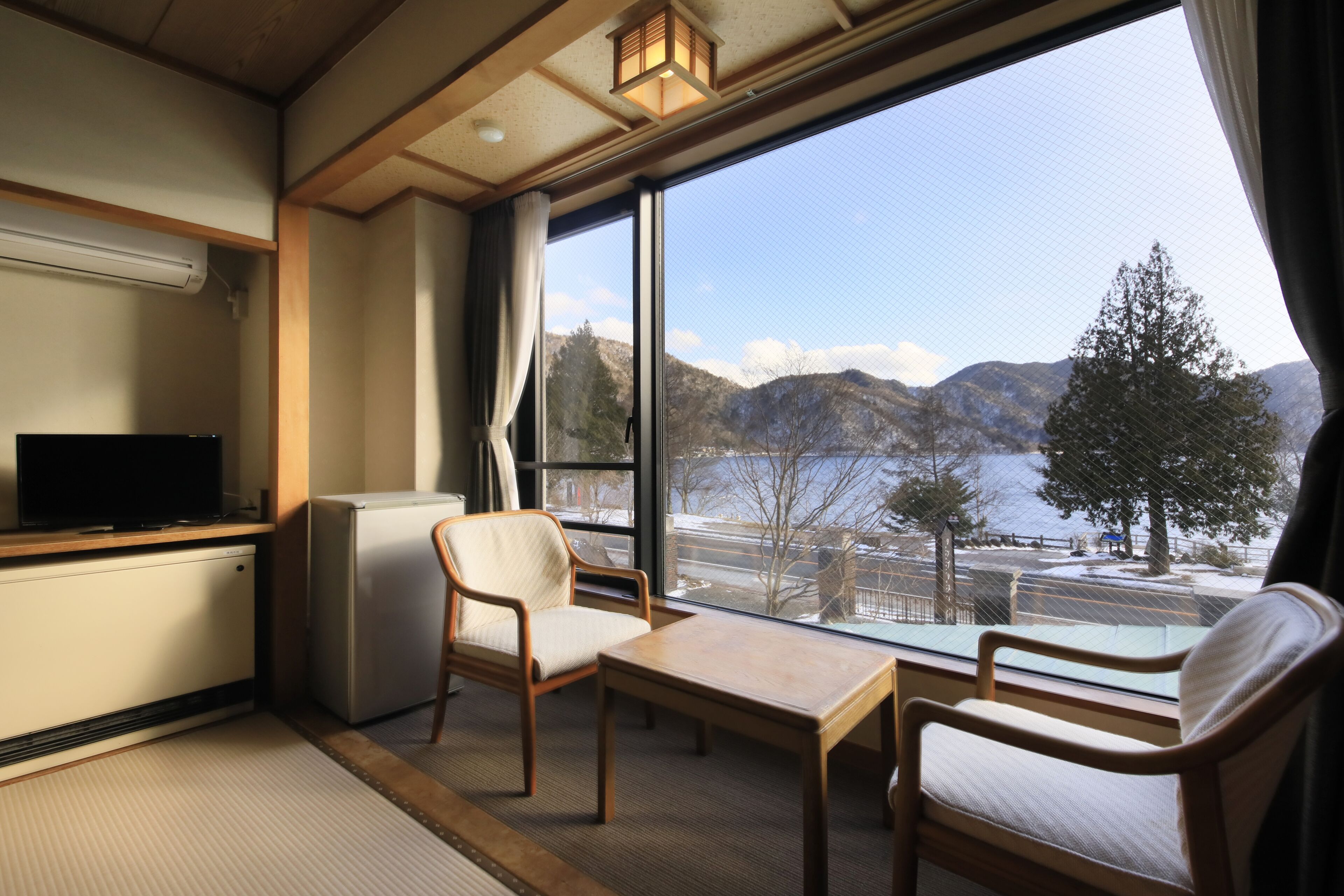 传统客房 (Japanese Style, 5 Guests) | 客房内保险箱、办公桌、免费 WiFi