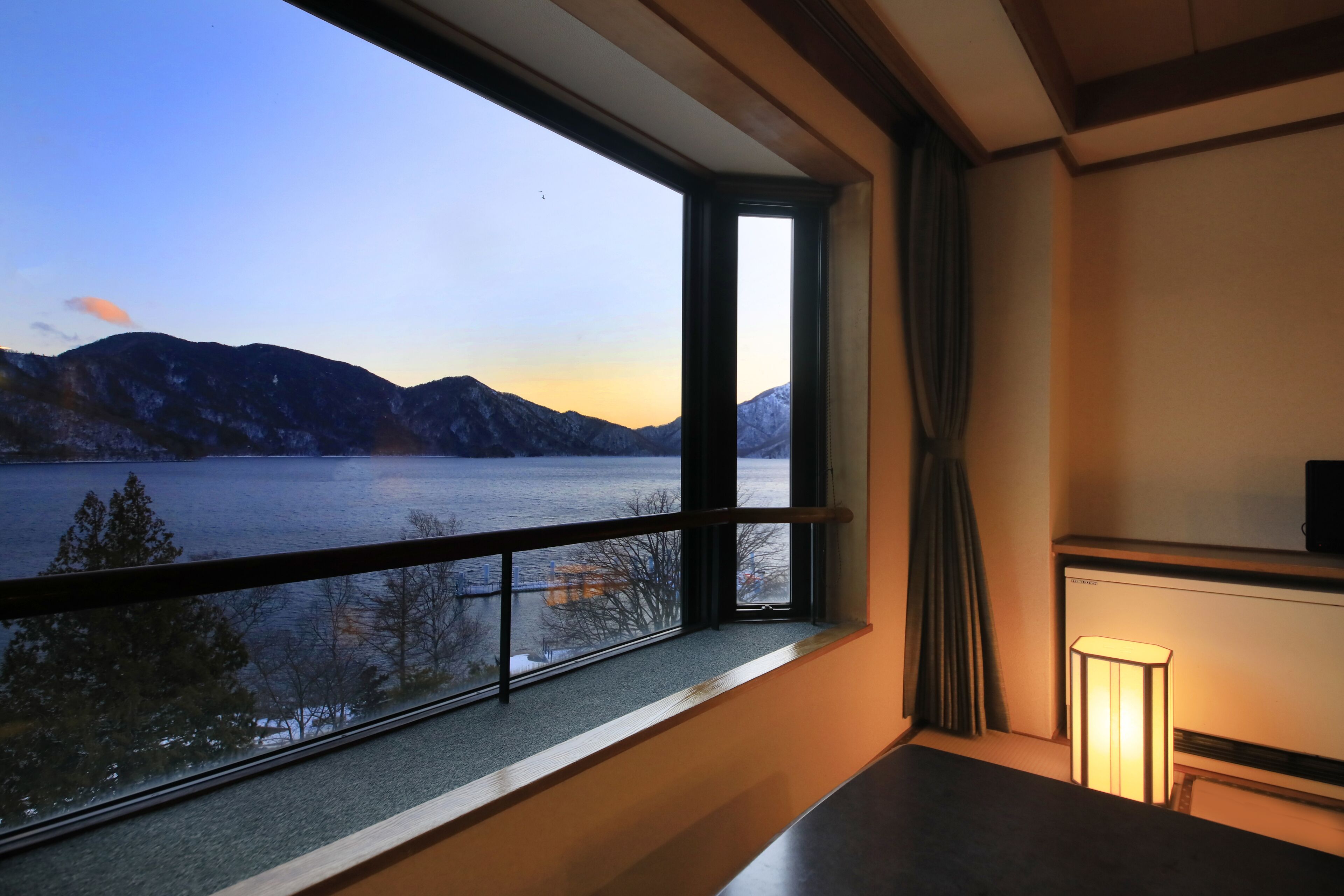 和洋室 | セーフティボックス (室内)、デスク、WiFi (無料)