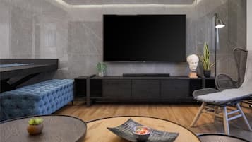 Apartemen Eksklusif, 4 kamar tidur | Area keluarga | Smart TV, Netflix, pemutar DVD, dan buku