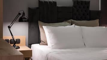 Exclusive Apartment, 4 Bedrooms | 4 bedrooms, Frette Italian sheets, premium bedding, pillow-top beds