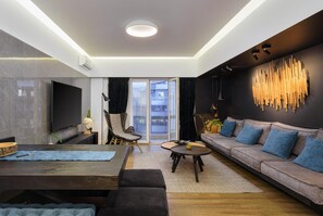 Exclusive Apartment, 4 Bedrooms | Living area