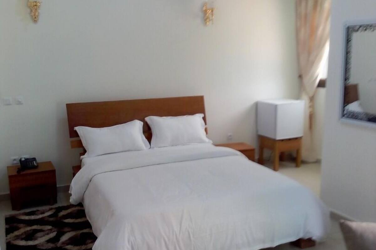 Standard Double Room | Desk, iron/ironing board (on request), WiFi (free), bed sheets